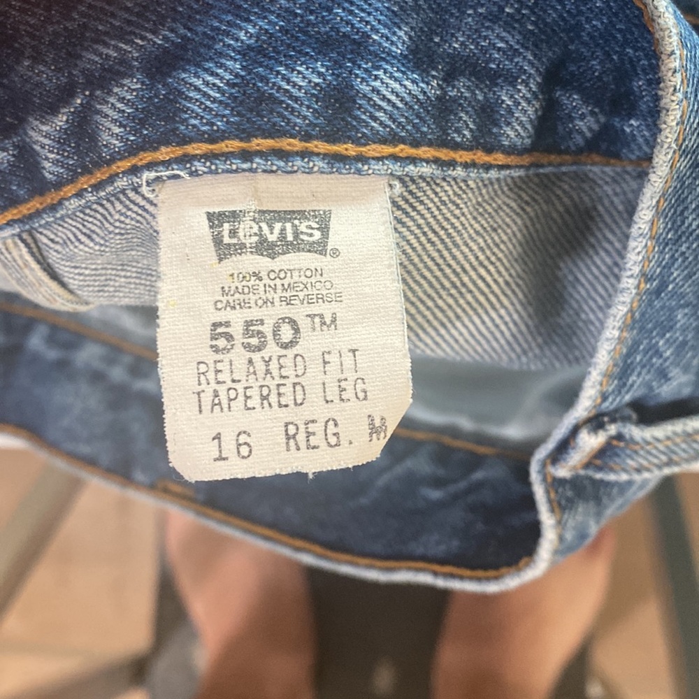 Vintage Levi’s 550 Relaxed Fit Tapered Leg Jeans - Picture 6 of 7